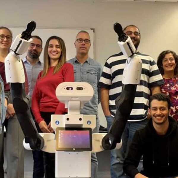 Les salariés de Toulouse formés sur l’utilisation du robot TIAgo++