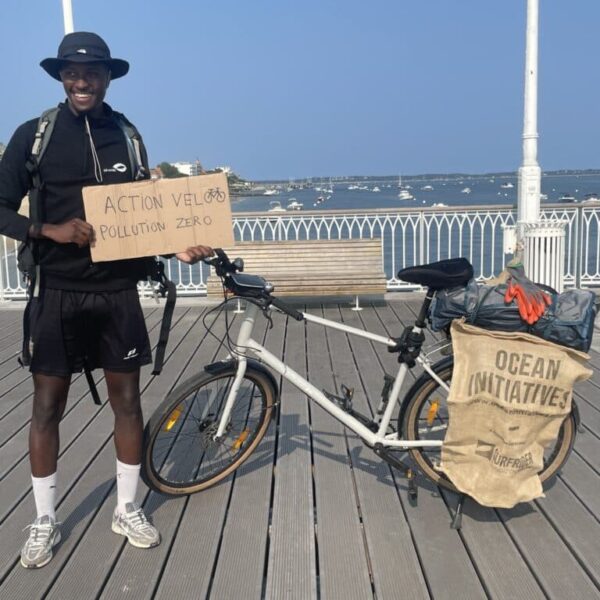 240 km à vélo pour nettoyer les plages de la côte Atlantique : c’est le défi que Primo s’est lancé !