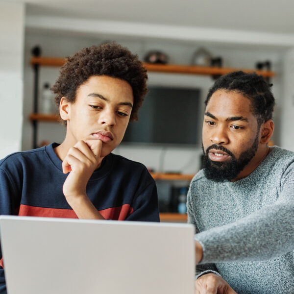 Maitriser les langues étrangères en tant qu&rsquo;ingénieur : pourquoi c&rsquo;est indispensable pour la carrière de votre enfant ?