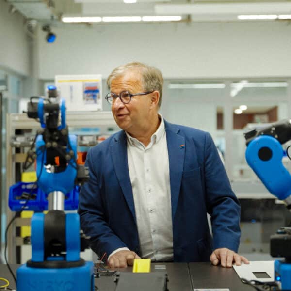 In response to sovereignty challenges, CESI École d’Ingénieurs strenghtens its unique industry-driven model